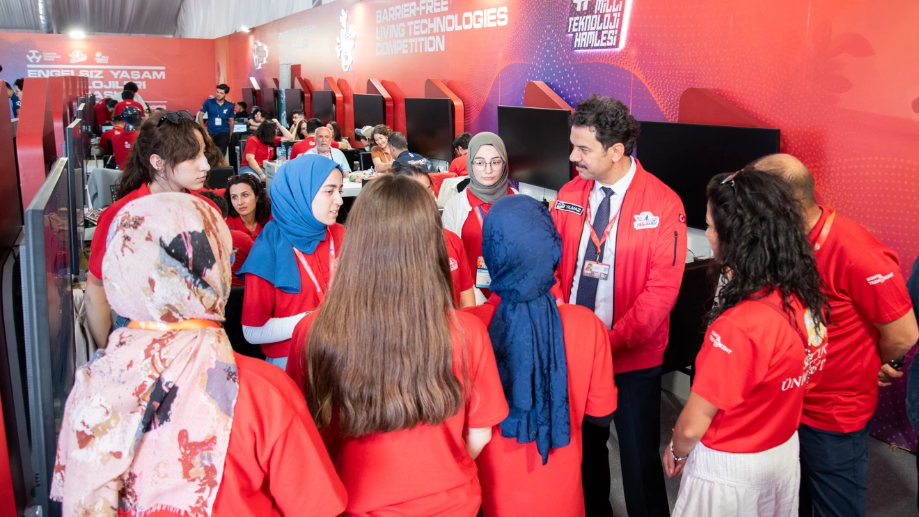 Rektör Yılmaz, TEKNOFEST İstanbul’da öğrencilerle buluştu